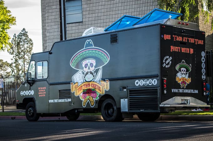 Tips for exploring Mexican markets and food trucks